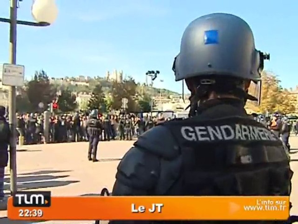 Pourquoi les CRS bouclent-ils Bellecour ? (Lyon)