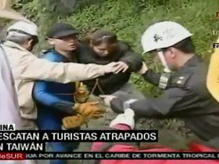 Rescatan en Taiwan a turistas atrapados