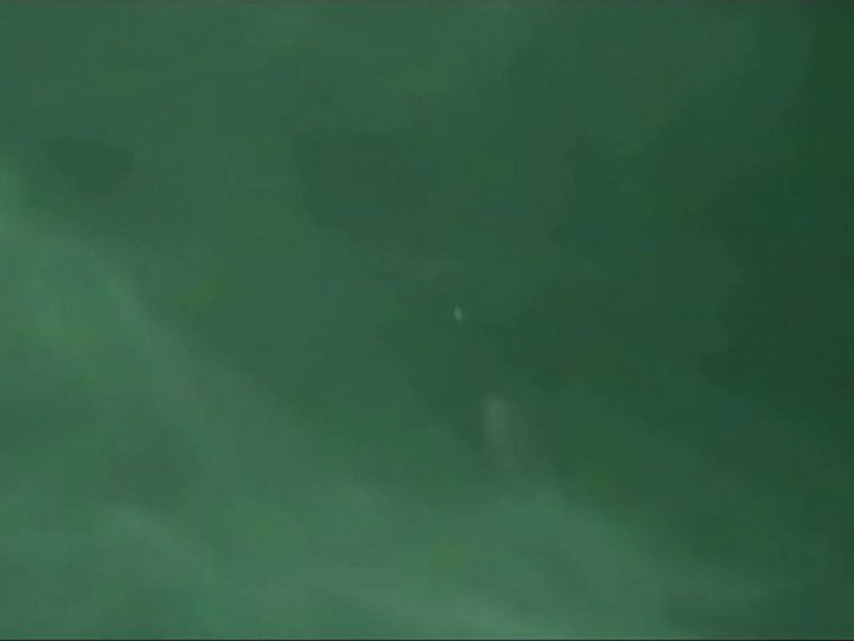 Cigar Shaped Metallic UFO Over UK Jun-2010