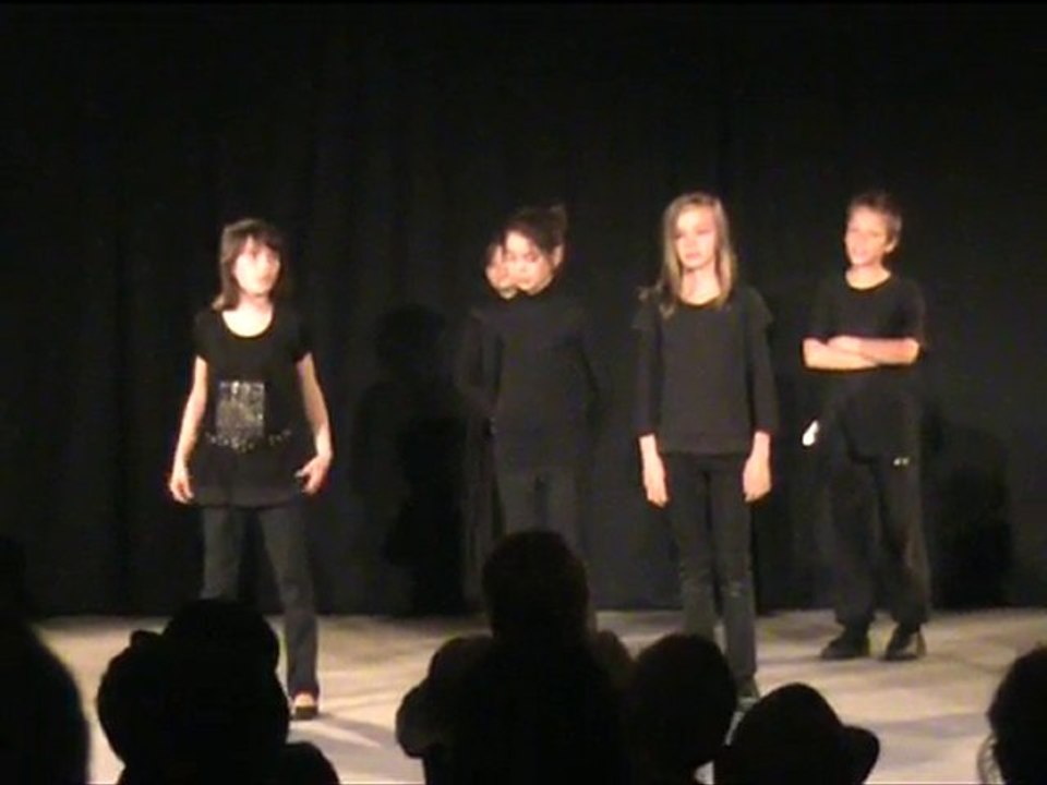 Théatre Malorie 6eme Ste Therese 22 10 2010 009 EMILIE