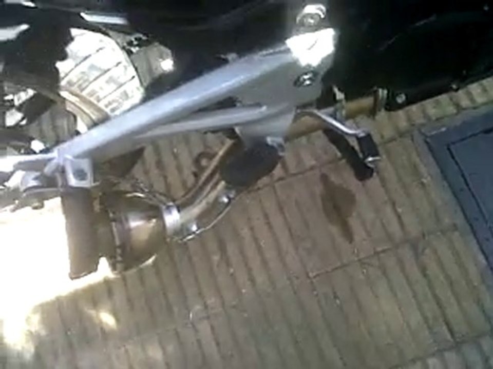 Bajaj 220 escape libre