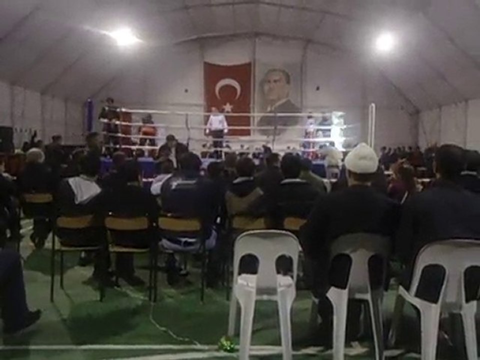 www.surmeneliler.biz .sürmene deki kick boks turnuvası