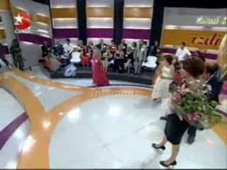 İzdivaç ta Çiçeği gelinin başına geçirdi - Www.guLsea.Com