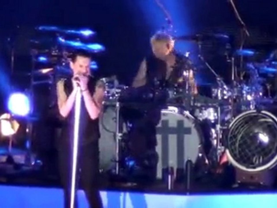 Depeche Mode - Wrong (Moscow 06.02.2010)
