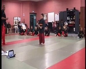 Compétition de nunchaku artistique enfant