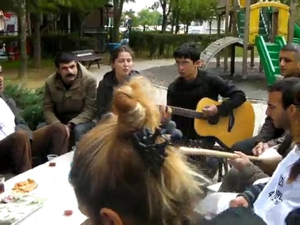 grup yorum tekel işçileriyle gelki şafaklar tutuşsun