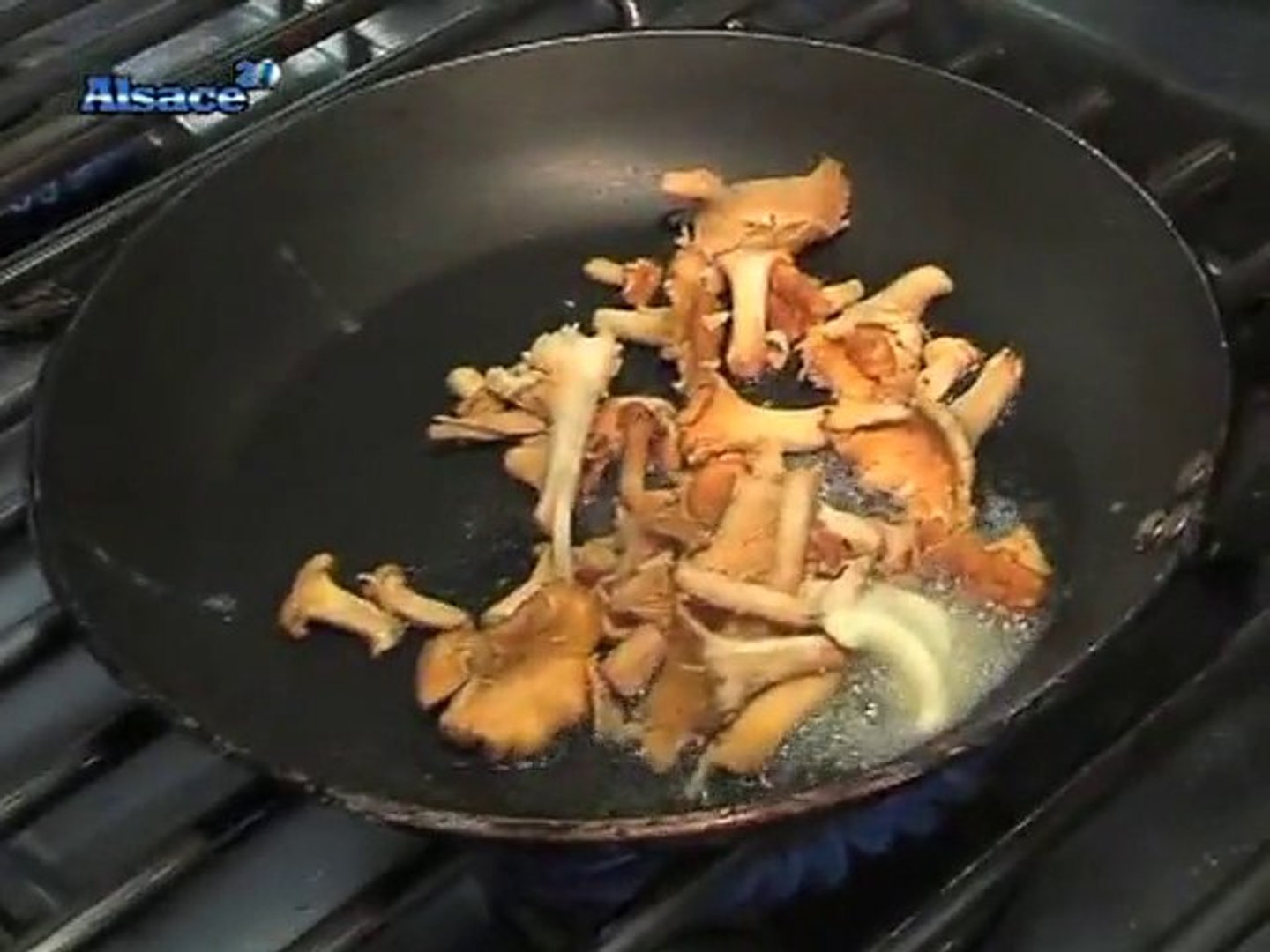 Recette Rable De Lapin Aux Girolles Video Dailymotion
