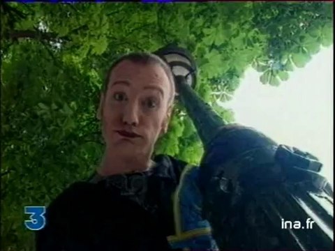 Les chanteurs de rues de Montmartre - Archive INA