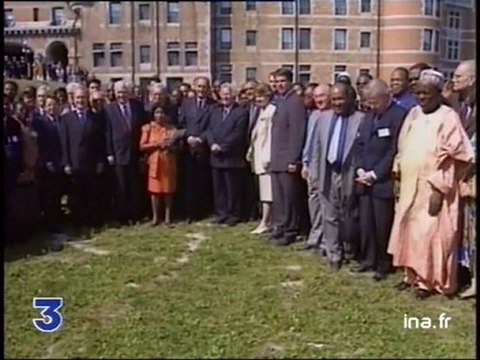 La francophonie new look : avant sommet francophonie