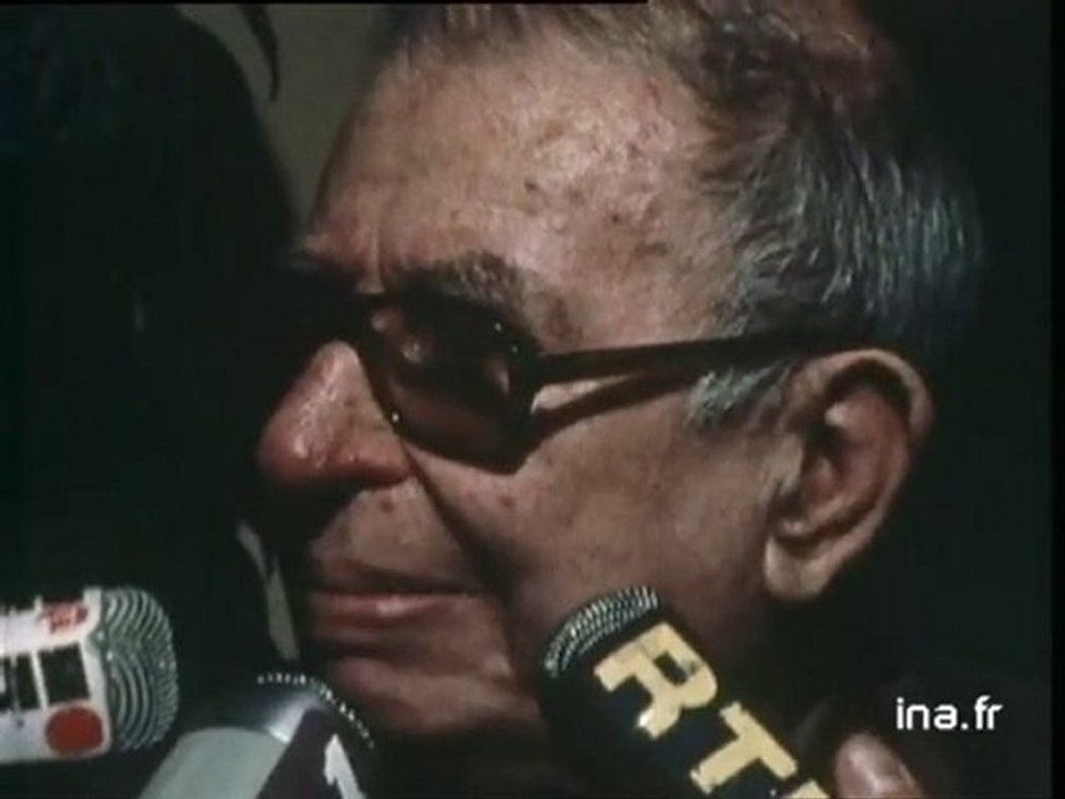 Jean-Paul SARTRE, Yves MONTAND "Un bateau pour le VIETNAM" - Archive INA