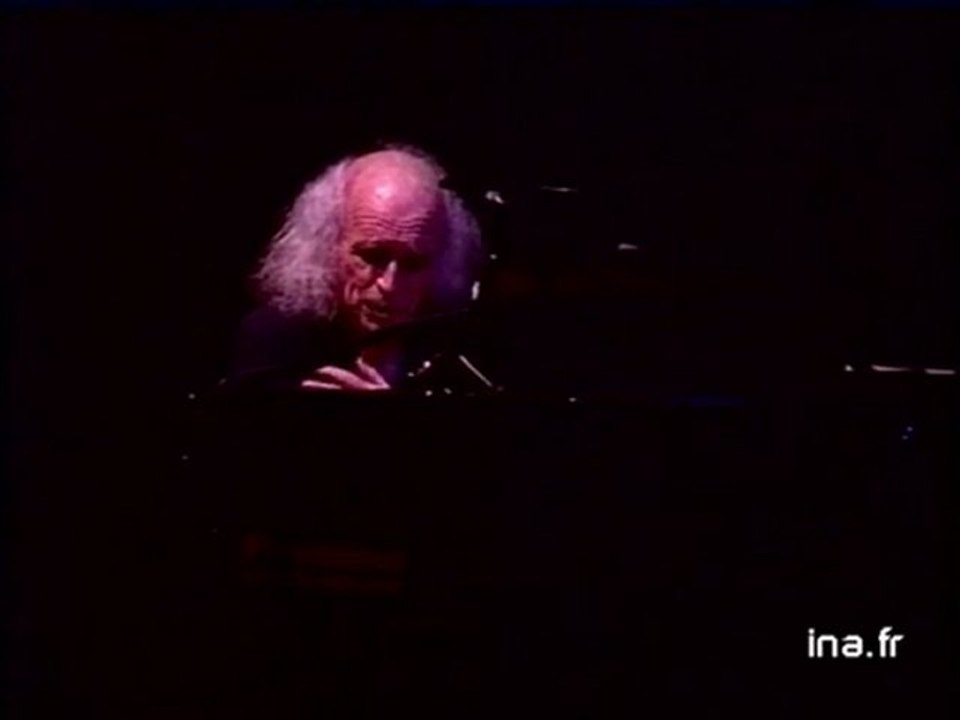 Léo Ferré "Avec le temps"  (live) - Archive vidéo INA