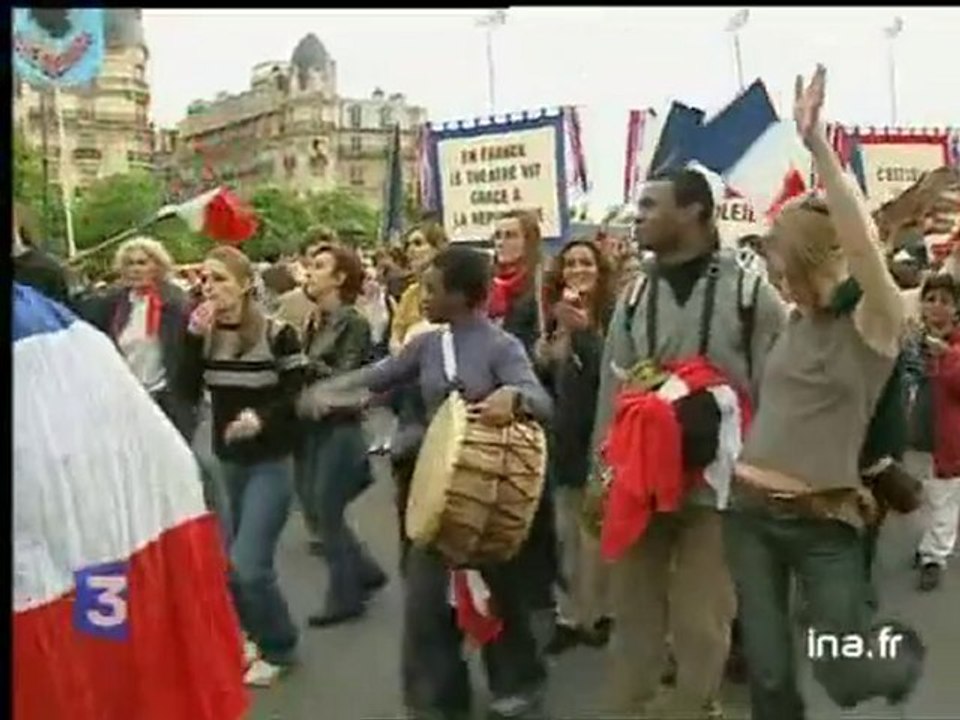 Fin de la manifestation unitaire contre l'extreme droite à la place de la Nation