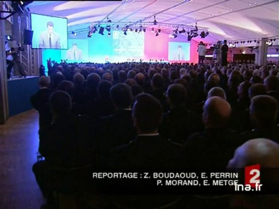 [Nicolas Sarkozy rencontre avec gendarmes]