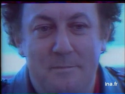 COLUCHE abandonne l'élection présidentielle - Archive vidéo INA