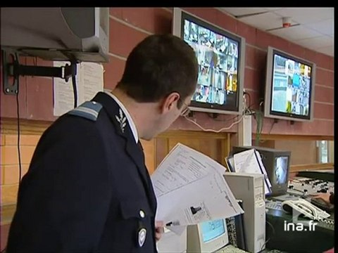 [Conditions de vie de clandestins dans un centre de rétention à Coquelles]