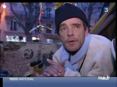 [Paris : Canal Saint-Martin : action des Enfants de Don Quichotte]