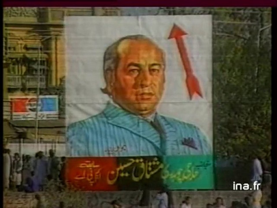 Benazir Bhutto, élue premier ministre au Pakistan