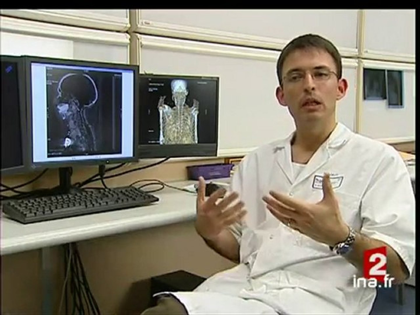 Une momie examinée au scanner] - Vidéo Dailymotion