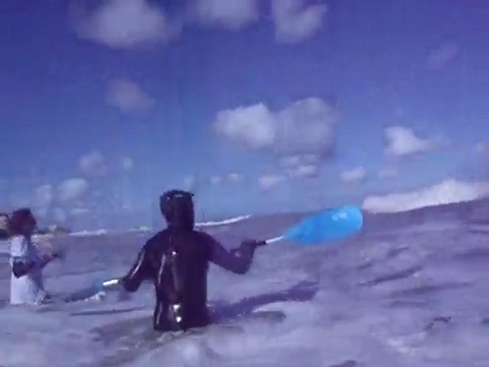 longe cote: franchissement de vagues avec pagaies