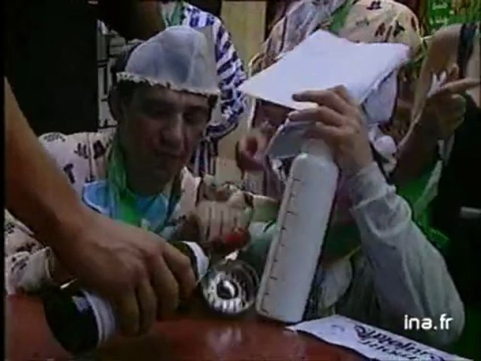 Saint Germain des Prés : le marathon des leveurs de coude - Archive INA