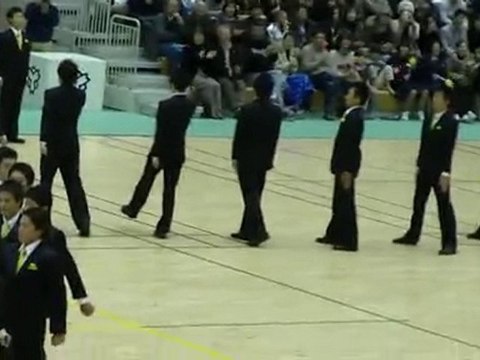 Ils sont fous ces etudiants Japonais. A voir absolument!!