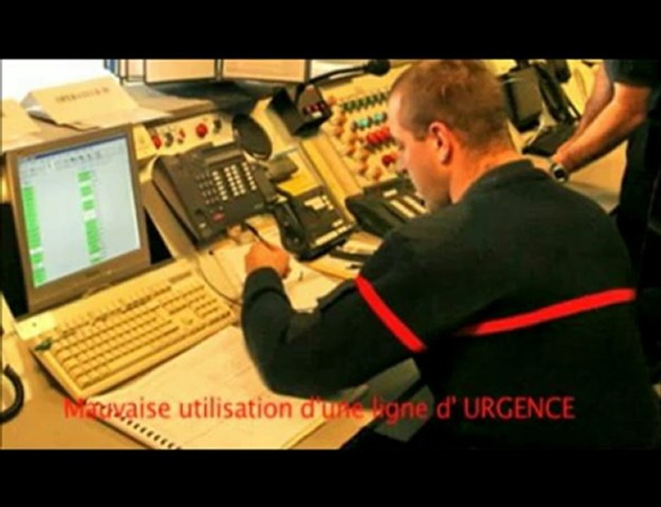 Une femme cinglée insulte un pompier