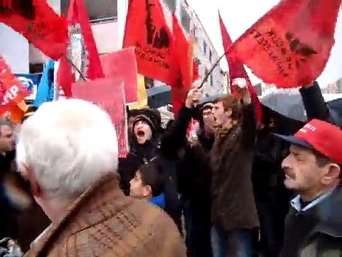 Pazar Gençlik Muhalefeti / TEKEL Işçileri Için Sokaklarda..