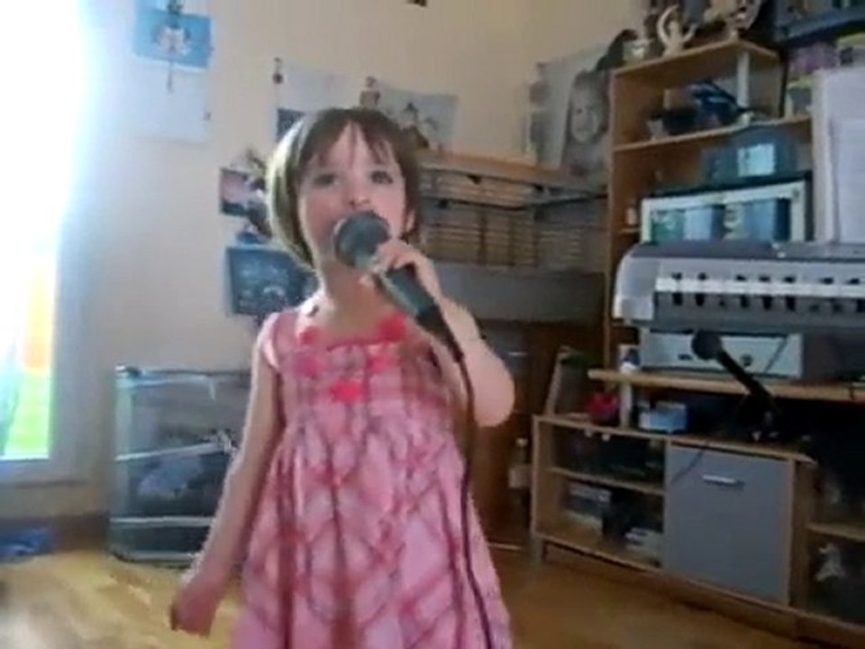Baby Théa chante pour vous