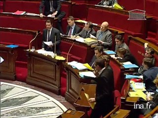 [L'outrage au drapeau et à la Marseillaise punis]