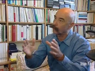 [Hommes et femmes devant le ménage]