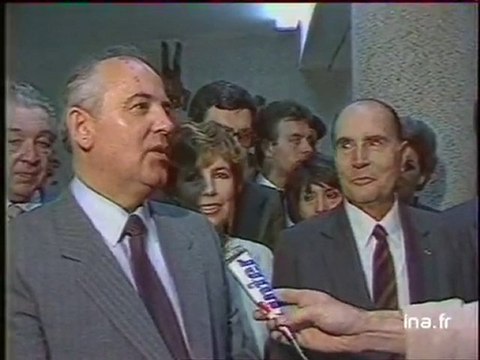 Moscou : François Mitterrand visite cite des étoiles