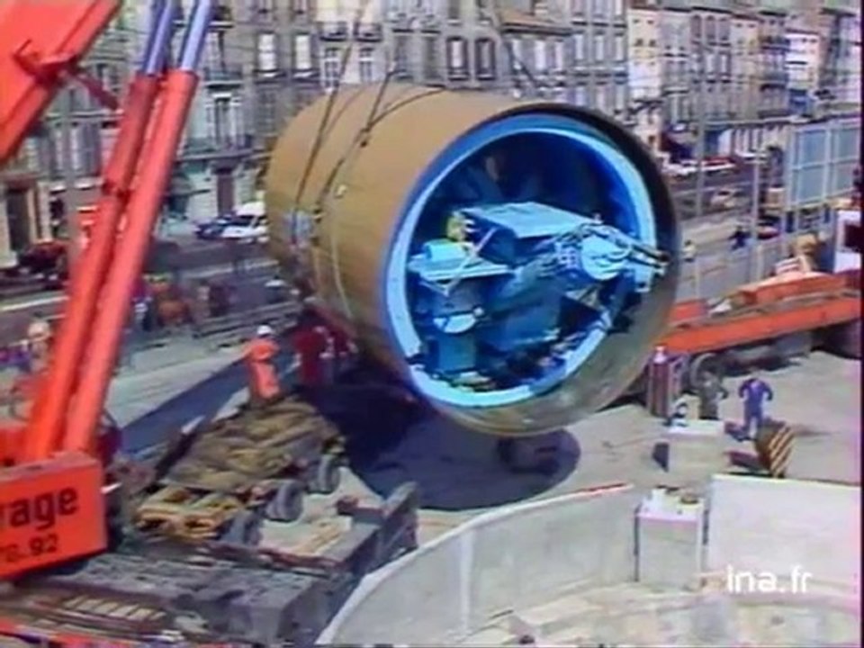 Bordeaux, mise en place d'un tunnelier sur le chantier d'assainissement de la ville