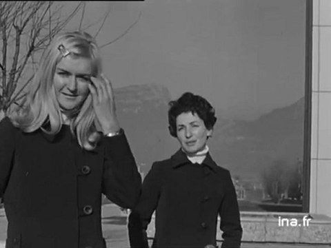 [Présentation des 500 hôtesses chargées de l'accueil pendant les JO d'hiver]