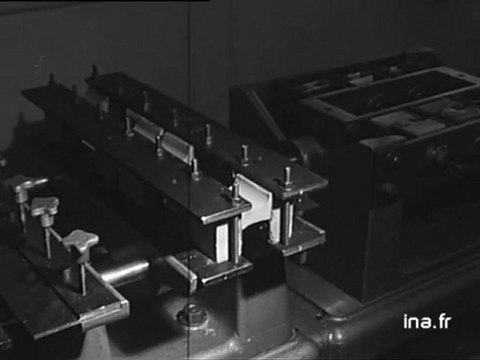 L'inauguration des nouveaux locaux de l'usine de plastiques Rhône Poulenc à Saint Fons