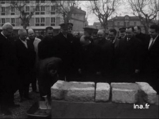 Pose de la première pierre de la préfecture de Valence