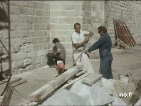 Restauration des vieux remparts à Avignon