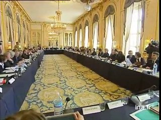 [Tour de table des intermittents et Renaud Donnedieu de Vabres]