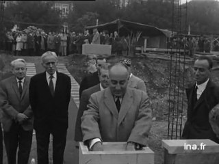 Pose de la première pierre du jardin botanique