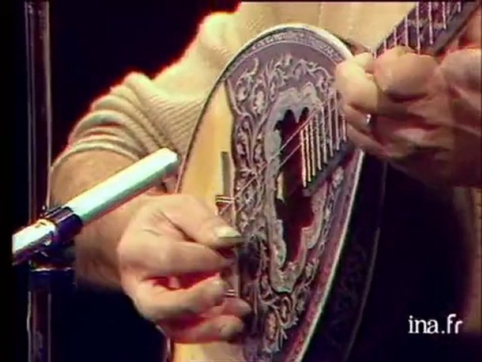 L'Ensemble de musique tzigane "Bratsch" interprète un air traditionnel yougoslave