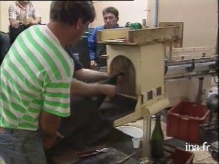 Dégorgement de la plus grosse bouteille de Champagne