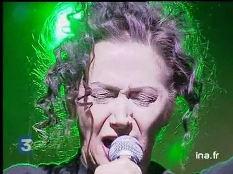 Les artistes solidaires appellent à voter Chirac contre le candidat FN Le Pen