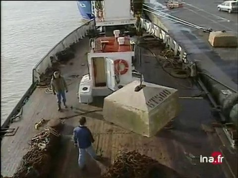Installation de deux balises aux Sables d'Olonnes