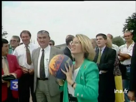 [Portrait de Michèle Alliot Marie, ministre de la Défense]
