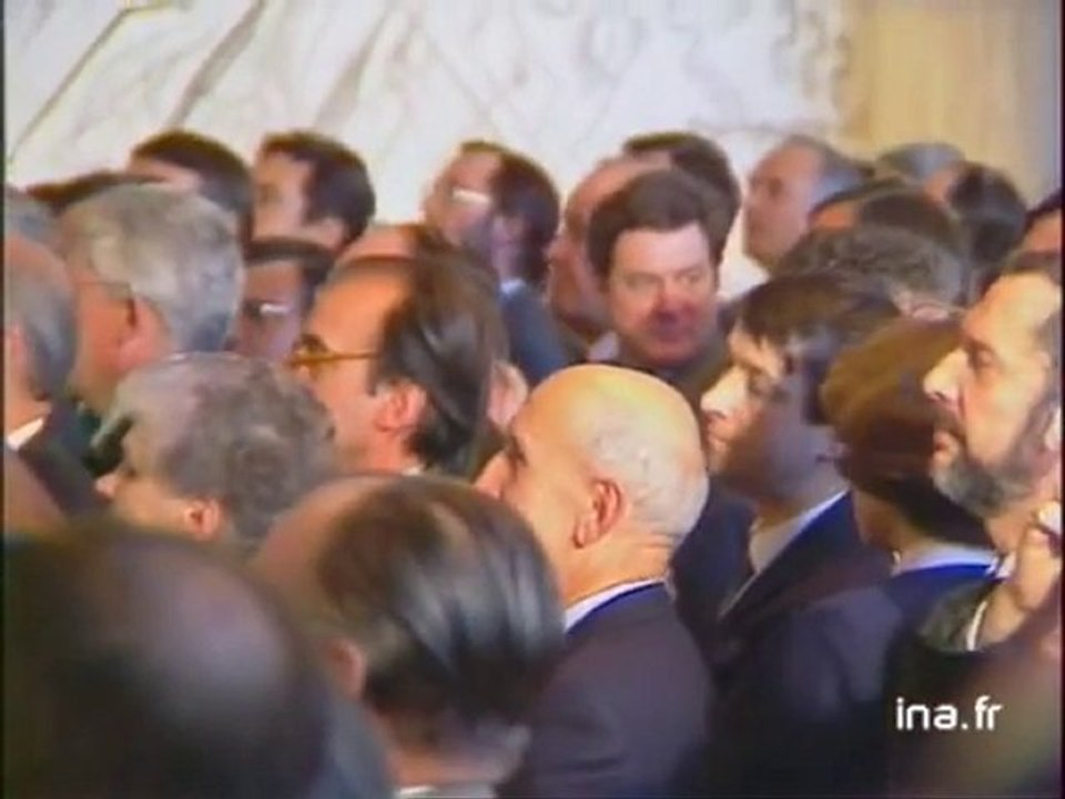 Jacques CHIRAC pose la première pierre du pont de Normandie