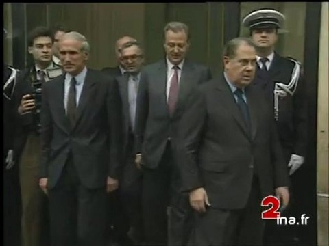 Passation de pouvoirs : Pasqua et Quilès