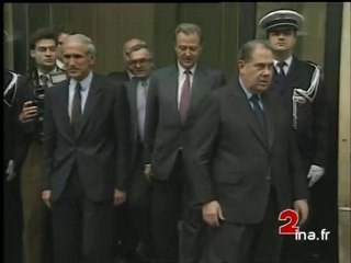 Passation de pouvoirs : Pasqua et Quilès