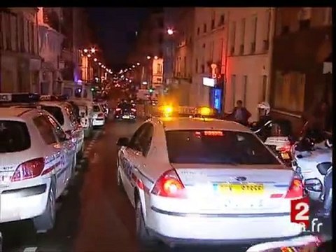 [Visite de Michèle Alliot-Marie aux policiers de Paris]