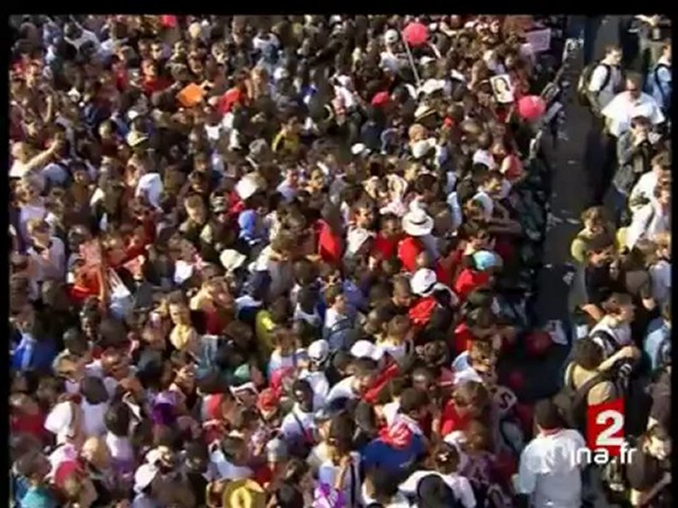 [Ségolène Royal soutenue par des artistes au Stade Charlety]