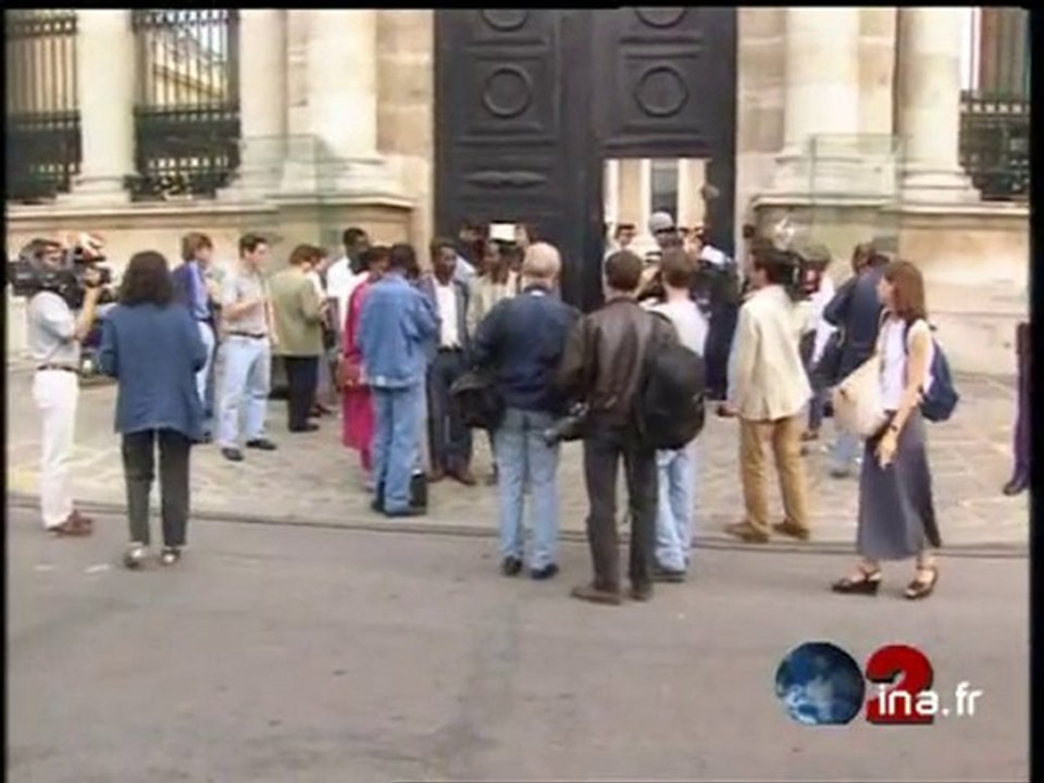 POLITIQUE/SANS PAPIERS