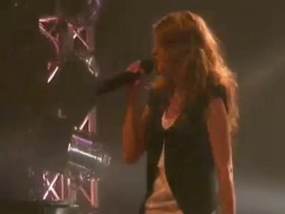 julie zenatti en concert au theatre dejazet